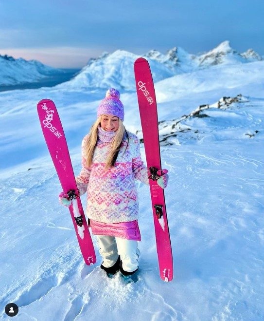 2ca8f24d4350fa0bf57414c574543d04.jpg Polarlys genseren (raglan) - Pudderpiken - Bilde 1